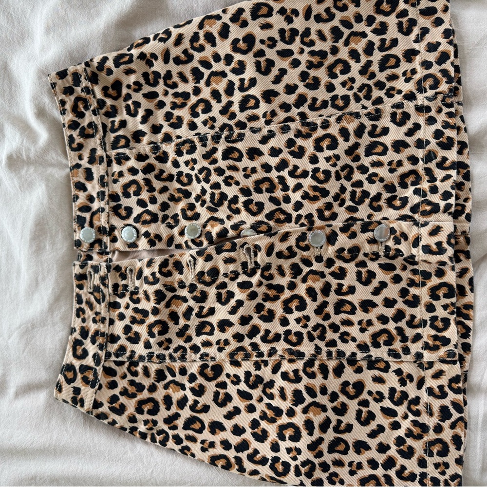 Chic Leopard Print Mini Skirt